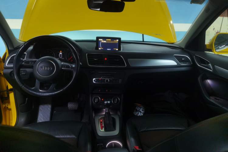 Used Audi Q3 2016 35 TFSI Fashion Model Audio And AC Panel