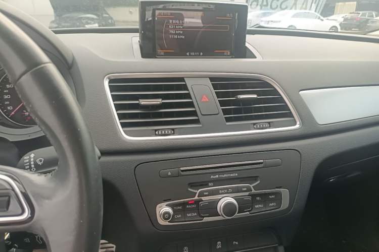 Used Audi Q3 2016 35 TFSI Fashion Model Audio And AC Panel