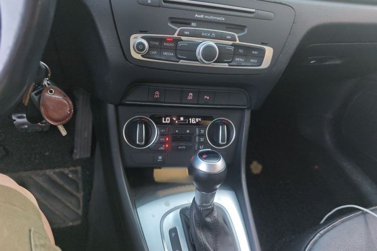 Used Audi Q3 2016 30 TFSI Fashion Model Audio And AC Panel