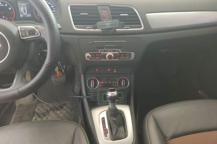 Used Audi Q3 2016 30 TFSI Fashion Model Audio And AC Panel