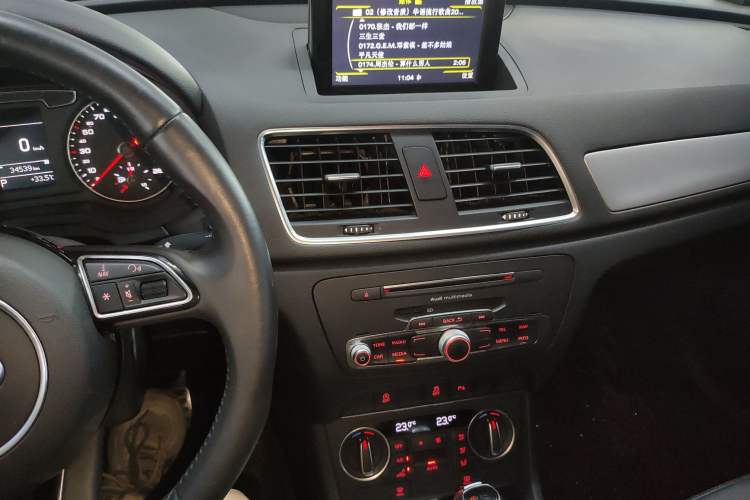Used Audi Q3 2016 35 TFSI Fashion Model Audio And AC Panel
