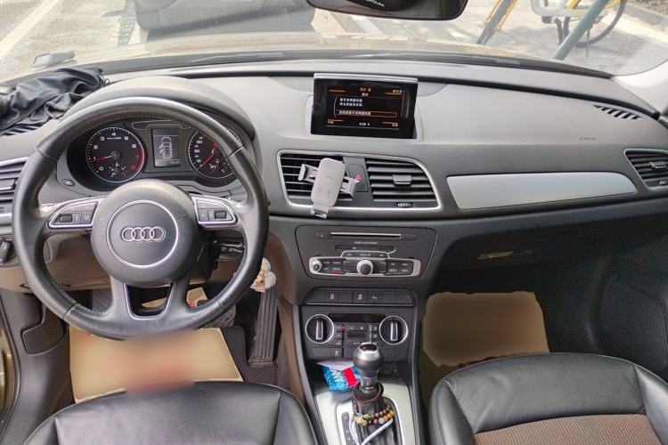 Used Audi Q3 2016 30 TFSI Fashion Model Center Console