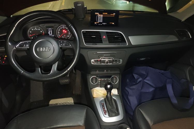 Used Audi Q3 2016 30 TFSI Fashion Model Center Console