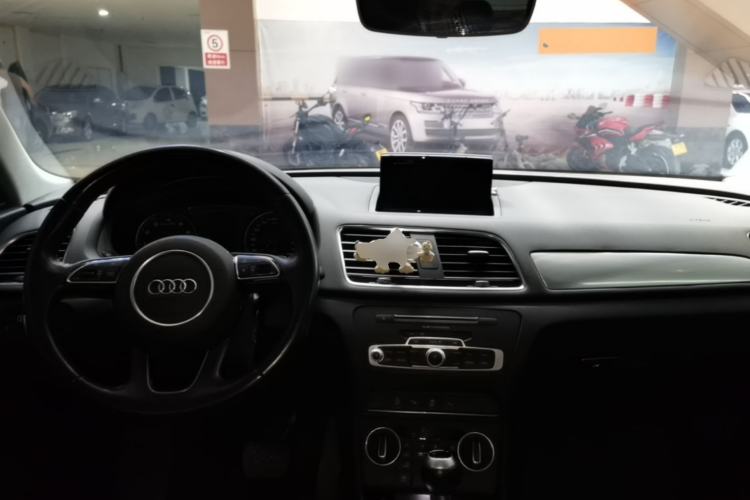 Used Audi Q3 2016 30 TFSI Fashion Model Center Console