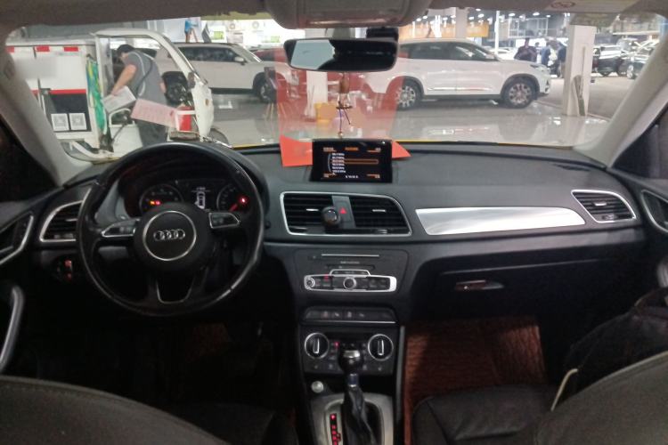 Used Audi Q3 2016 30 TFSI Fashion Model Center Console