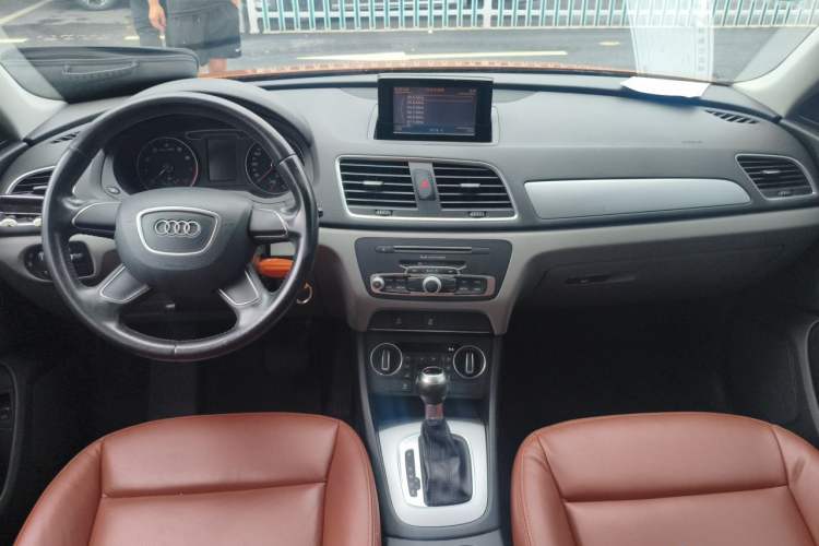 Used Audi Q3 2016 30 TFSI Standard Model Center Console