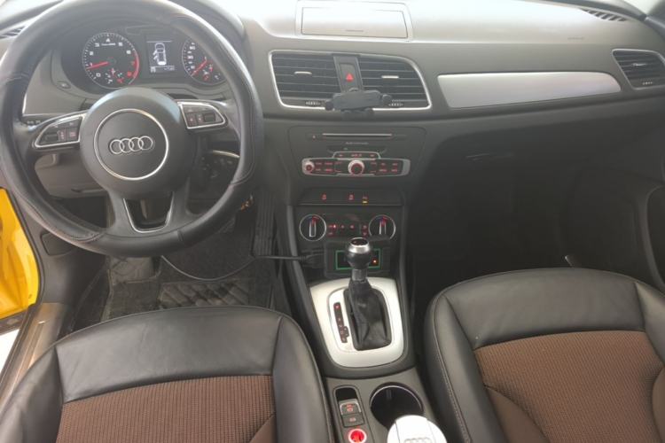 Used Audi Q3 2016 30 TFSI Fashion Model Center Console