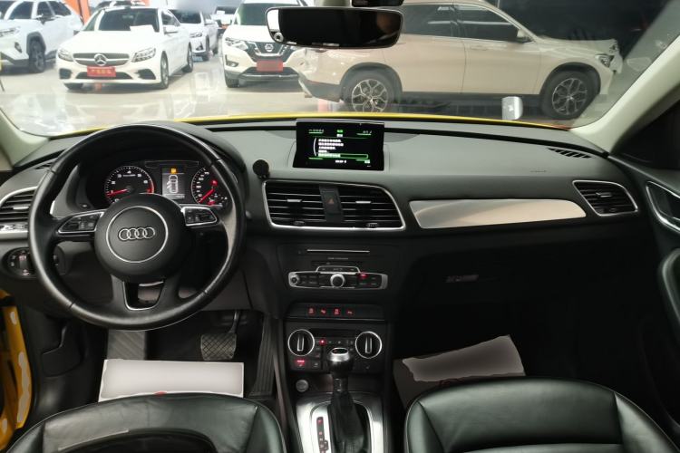 Used Audi Q3 2016 30 TFSI Fashion Model Center Console