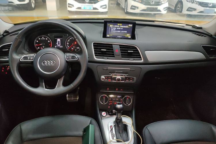 Used Audi Q3 2016 35 TFSI Fashion Model Center Console
