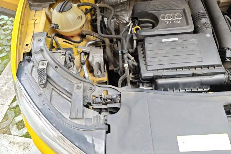 Used Audi Q3 2016 30 TFSI Standard Model Engine Bay Right