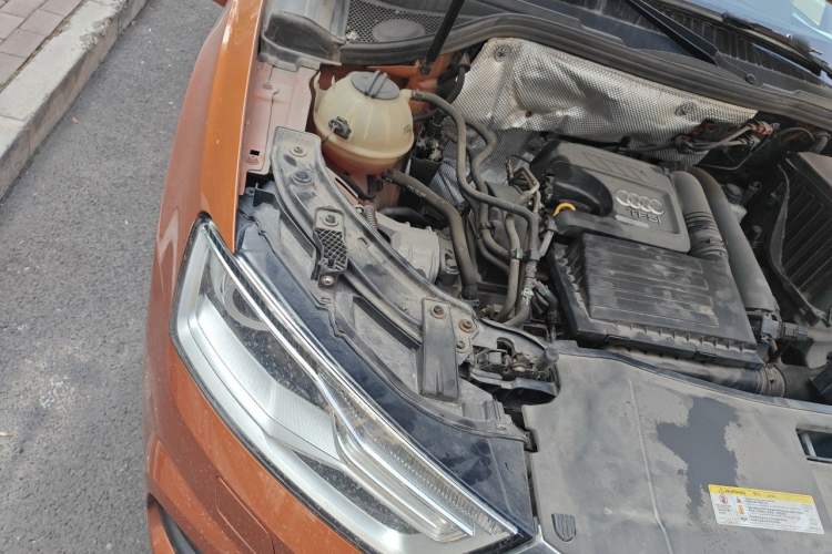 Used Audi Q3 2016 30 TFSI Fashion Model Engine Bay Right