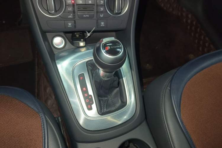 Used Audi Q3 2016 30 TFSI Fashion Model Gear Lever