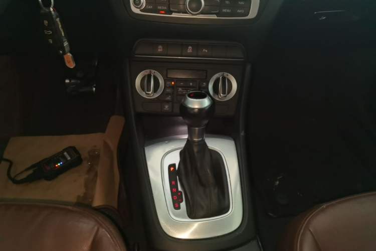 Used Audi Q3 2016 30 TFSI Collector's Edition Comfort Model Gear Lever
