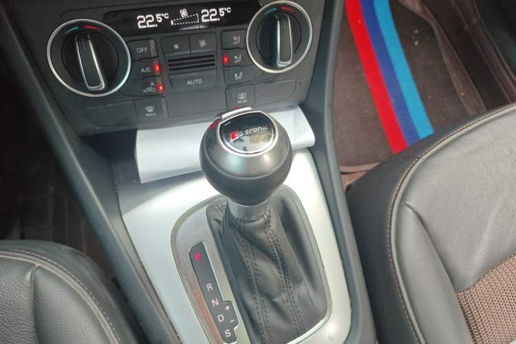 Used Audi Q3 2016 30 TFSI Fashion Model Gear Lever