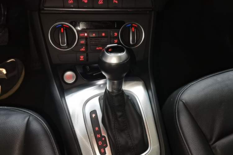 Used Audi Q3 2016 30 TFSI Fashion Model Gear Lever