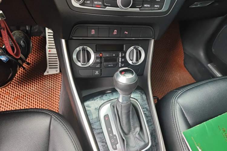 Used Audi Q3 2016 30 TFSI Collector's Edition Intelligent Model Gear Lever