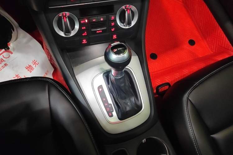 Used Audi Q3 2016 30 TFSI Collector's Edition Intelligent Model Gear Lever