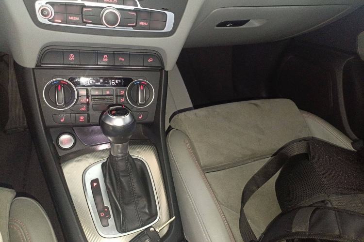 Used Audi Q3 2016 35 TFSI quattro all-wheel-drive style model Gear Lever