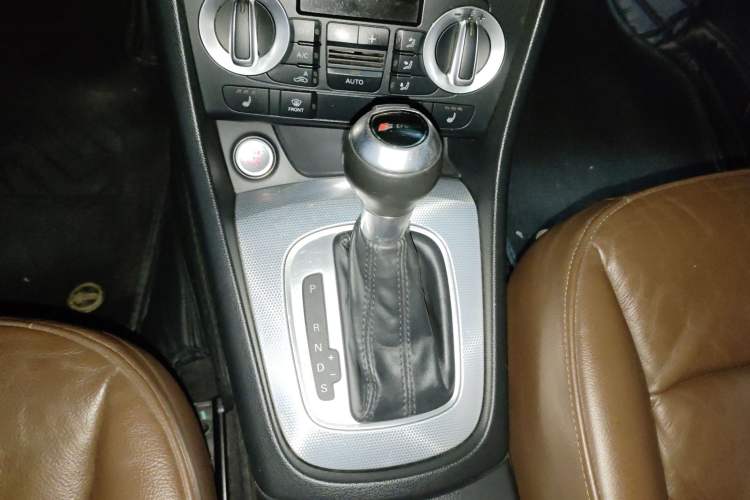 Used Audi Q3 2016 35 TFSI Collection Edition quattro Enjoyment Model Gear Lever