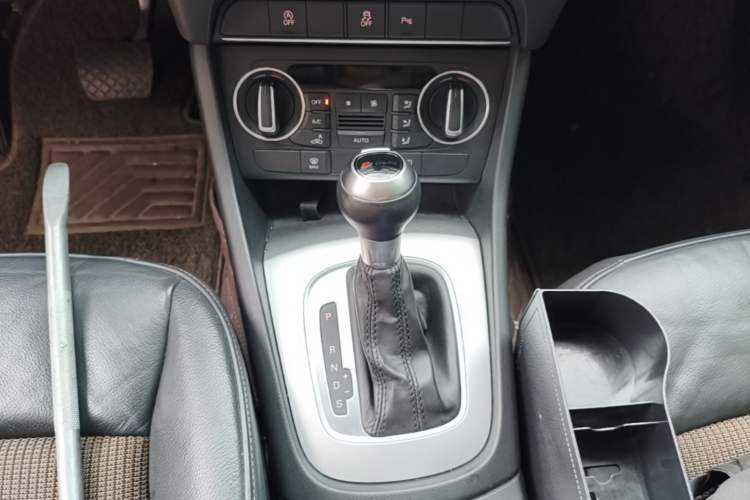 Used Audi Q3 2016 30 TFSI Fashion Model Gear Lever
