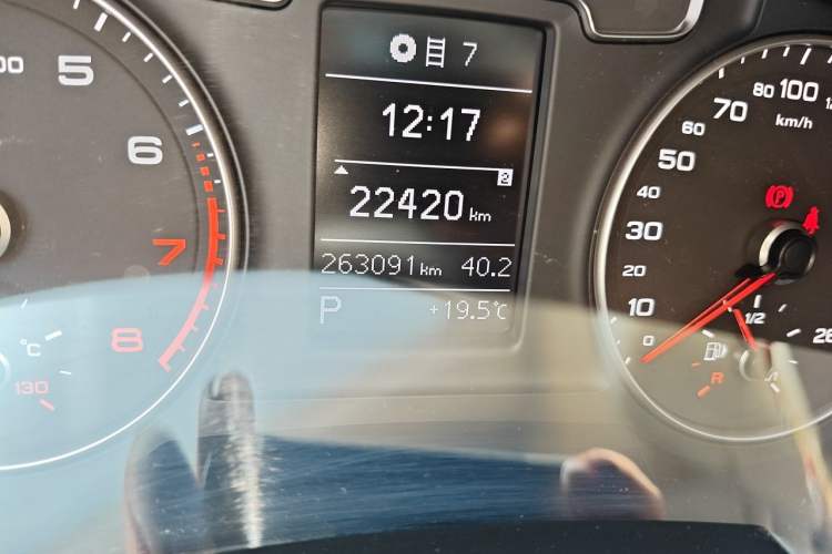Used Audi Q3 2016 35 TFSI quattro all-wheel drive special edition Odometer Close Up