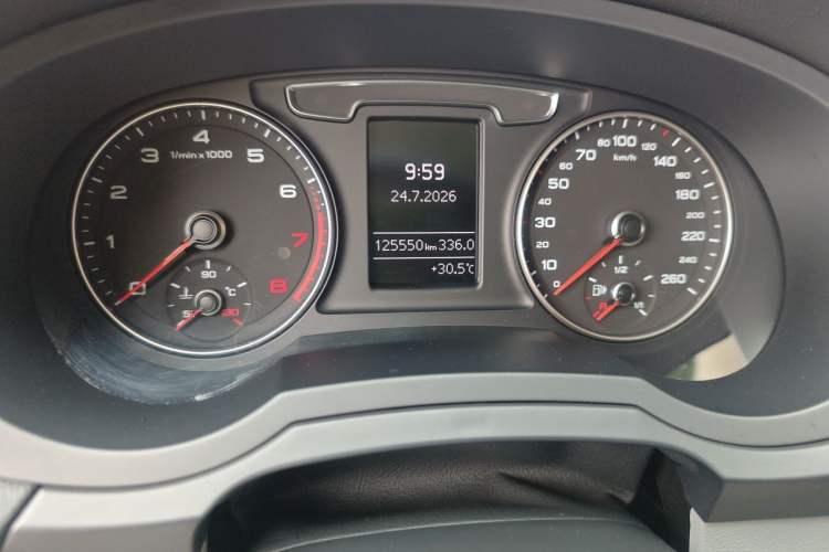 Used Audi Q3 2016 35 TFSI quattro all-wheel-drive style model Odometer Close Up