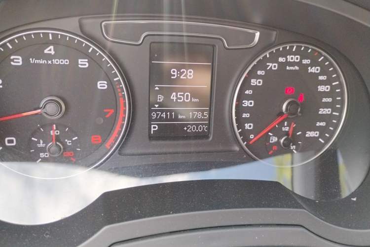 Used Audi Q3 2016 30 TFSI Fashion Model Odometer Close Up