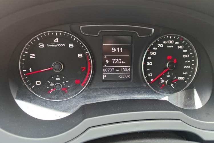 Used Audi Q3 2016 30 TFSI Fashion Model Odometer Close Up