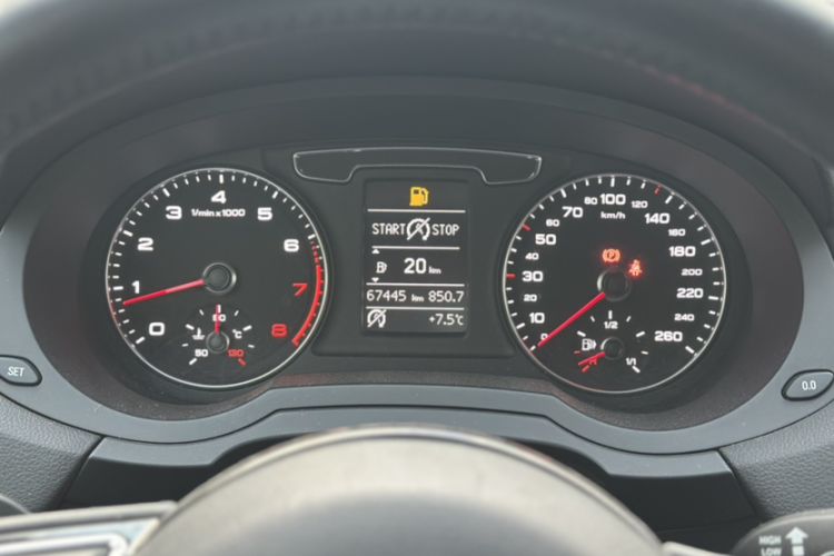 Used Audi Q3 2016 35 TFSI quattro all-wheel-drive style model Odometer Close Up