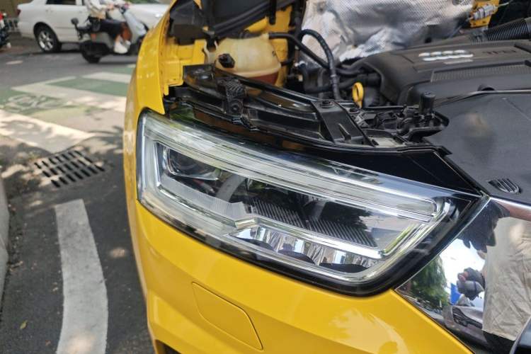 Used Audi Q3 2016 35 TFSI quattro all-wheel-drive style model Right Front Headlight