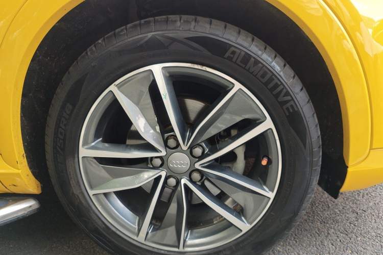 Used Audi Q3 2016 35 TFSI quattro all-wheel-drive style model Right Front Wheel Hub