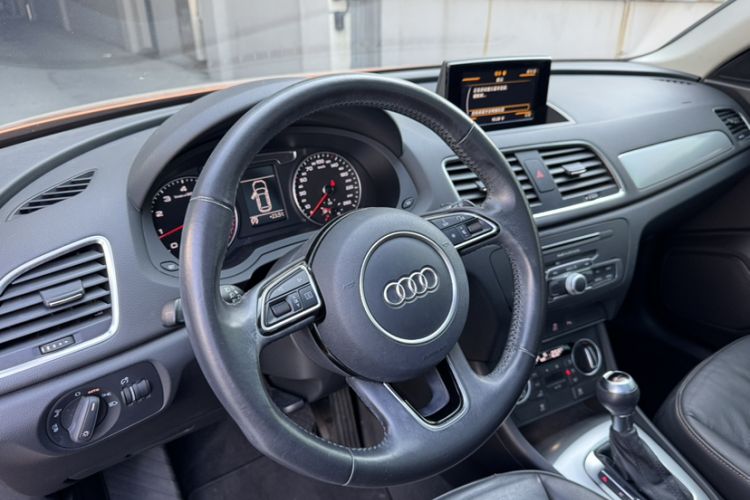 Used Audi Q3 2016 30 TFSI Fashion Model Steering Wheel