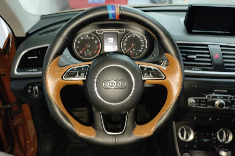 Used Audi Q3 2016 35 TFSI Collection Edition quattro Enjoyment Model Steering Wheel