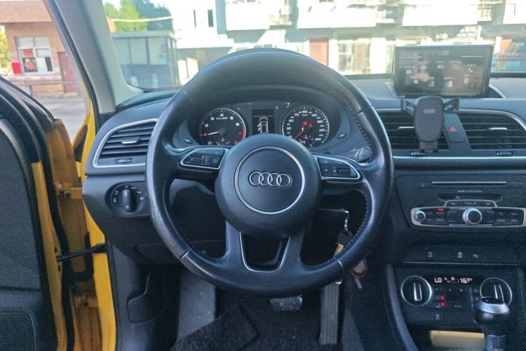 Used Audi Q3 2016 30 TFSI Fashion Model Steering Wheel