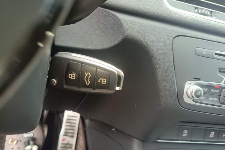 Used Audi Q3 2016 35 TFSI Fashion Model Vehicle Key