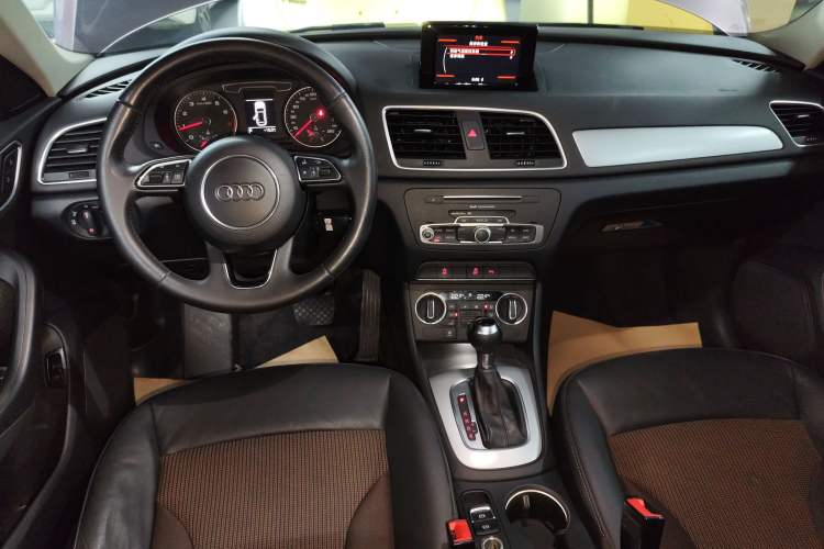 Used Audi Q3 2017 30 TFSI Fashion Model Audio And AC Panel
