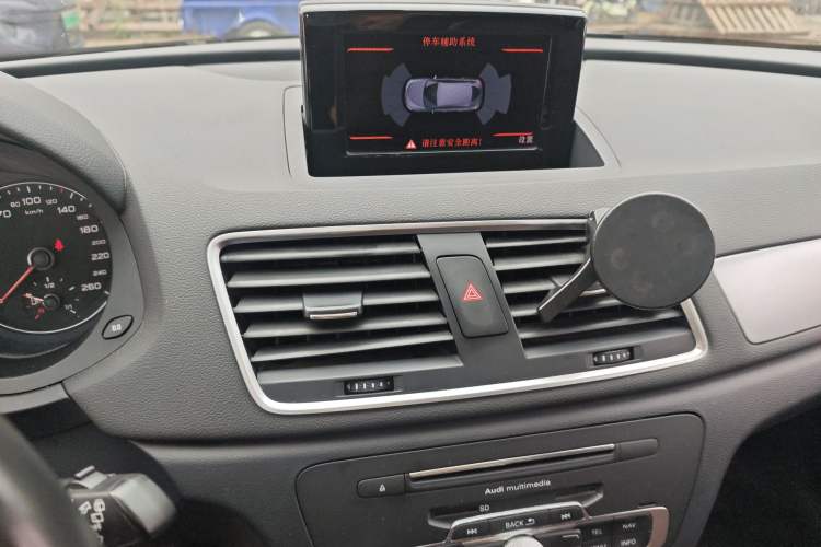 Used Audi Q3 2017 30 TFSI Fashion Model Audio And AC Panel