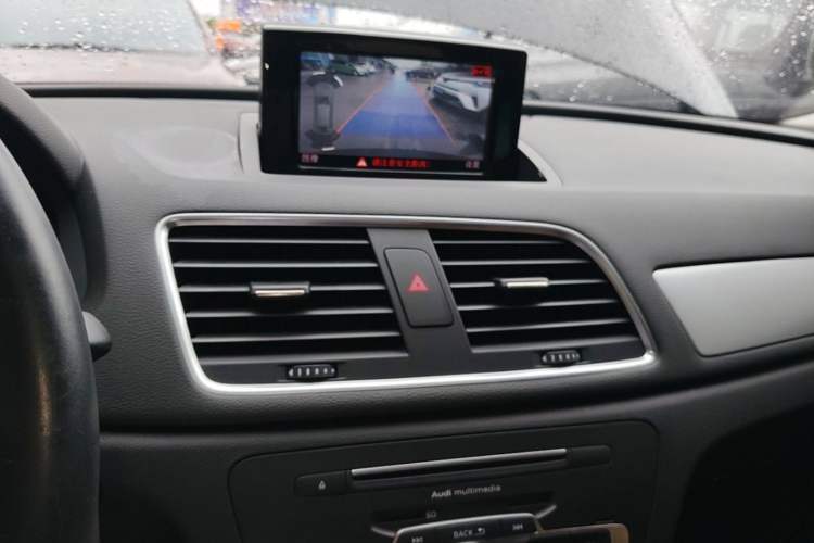 Used Audi Q3 2017 30 TFSI Fashion Model Audio And AC Panel