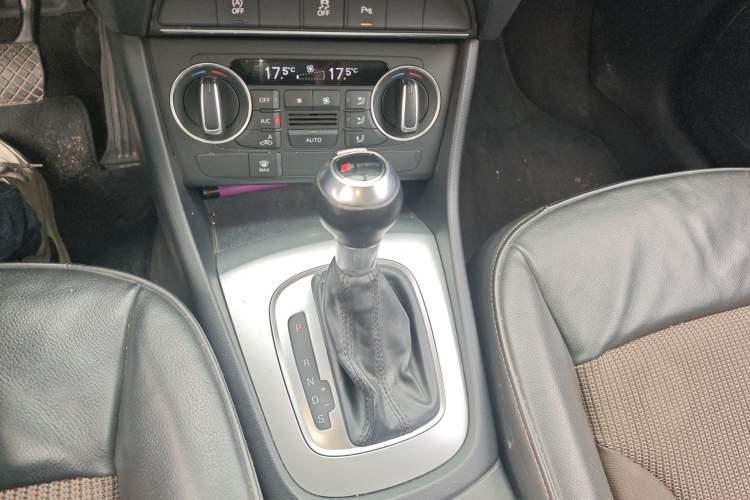 Used Audi Q3 2017 30 TFSI Fashion Model Gear Lever