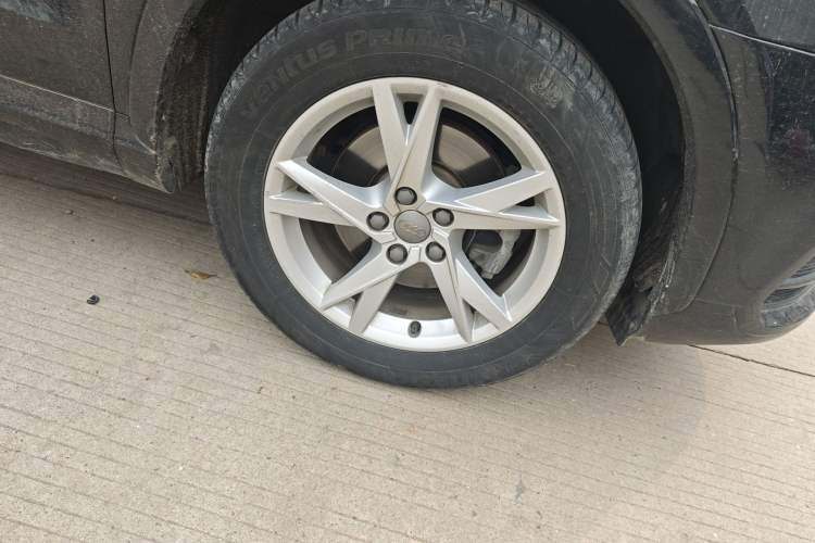 Used Audi Q3 2017 30 TFSI Fashion Model Right Front Wheel Hub