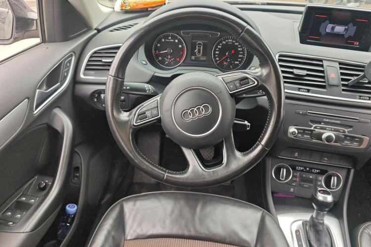 Used Audi Q3 2017 30 TFSI Fashion Model Steering Wheel