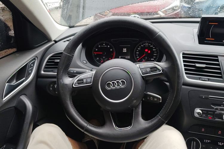 Used Audi Q3 2017 30 TFSI Fashion Model Steering Wheel
