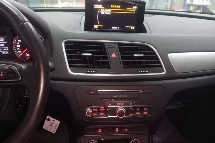Used Audi Q3 2017 30 TFSI Fashion Model Audio And AC Panel