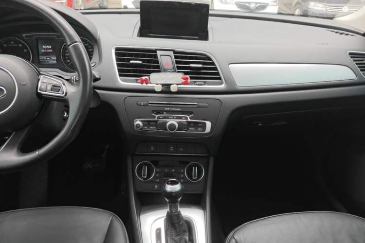 Used Audi Q3 2017 30 TFSI Fashion Model Audio And AC Panel