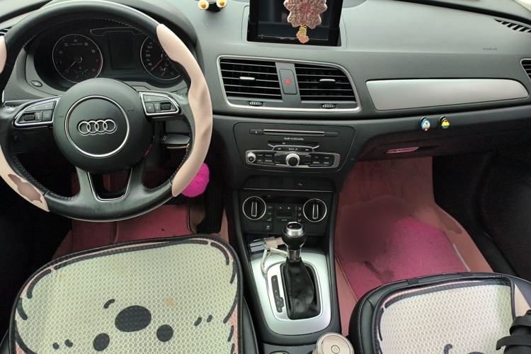 Used Audi Q3 2017 30 TFSI Fashion Model Center Console