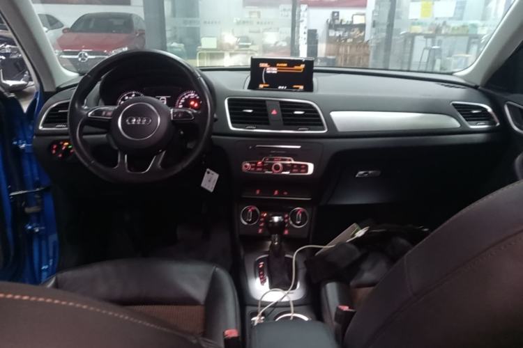 Used Audi Q3 2017 30 TFSI Fashion Model Center Console