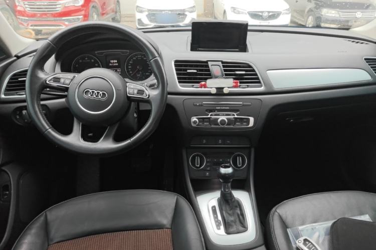 Used Audi Q3 2017 30 TFSI Fashion Model Center Console