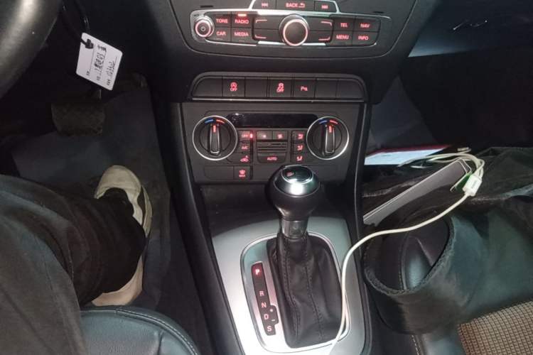 Used Audi Q3 2017 30 TFSI Fashion Model Gear Lever