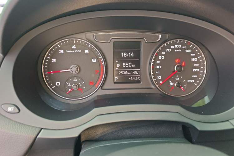 Used Audi Q3 2017 35 TFSI Fashion Model Odometer Close Up