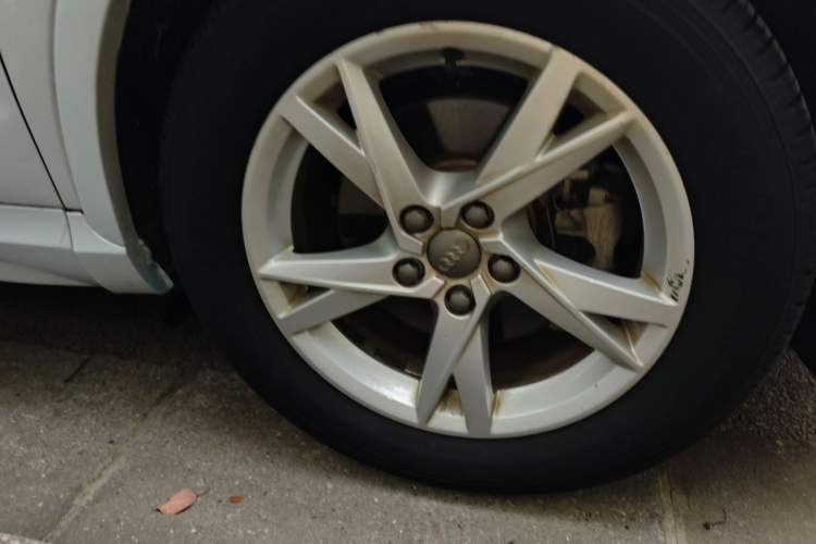 Used Audi Q3 2017 35 TFSI Fashion Model Right Front Wheel Hub